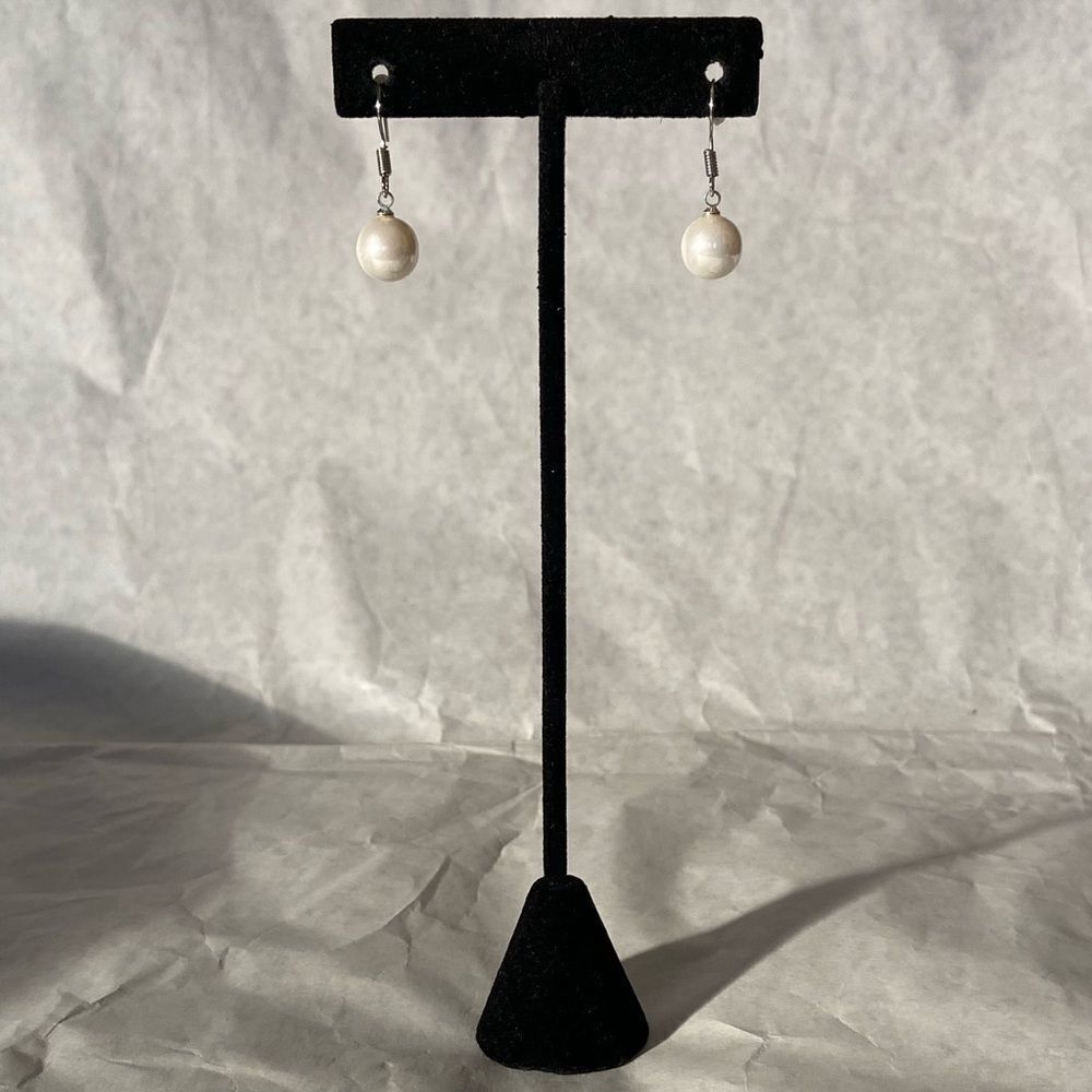 Dangle faux pearl earrings - Picture 3 of 3